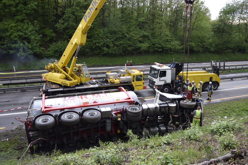 VU Gefahrgut LKW umgestuerzt A 4 Rich Koeln Hoehe AS Gummersbach P315.JPG - Miklos Laubert